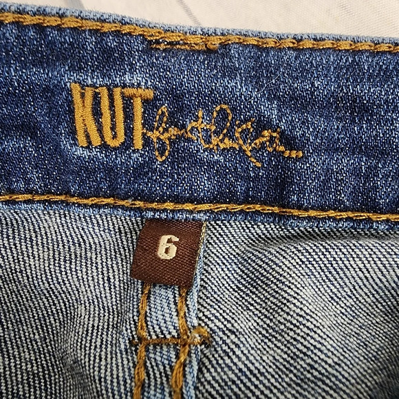 Kut from the Kloth Jeans Crop Catherine Boyfriend Distressed Medium Wash Size 6 - Picture 2 of 16